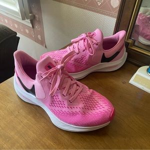 Pink women’s nike size 7.5 zoom running shoes